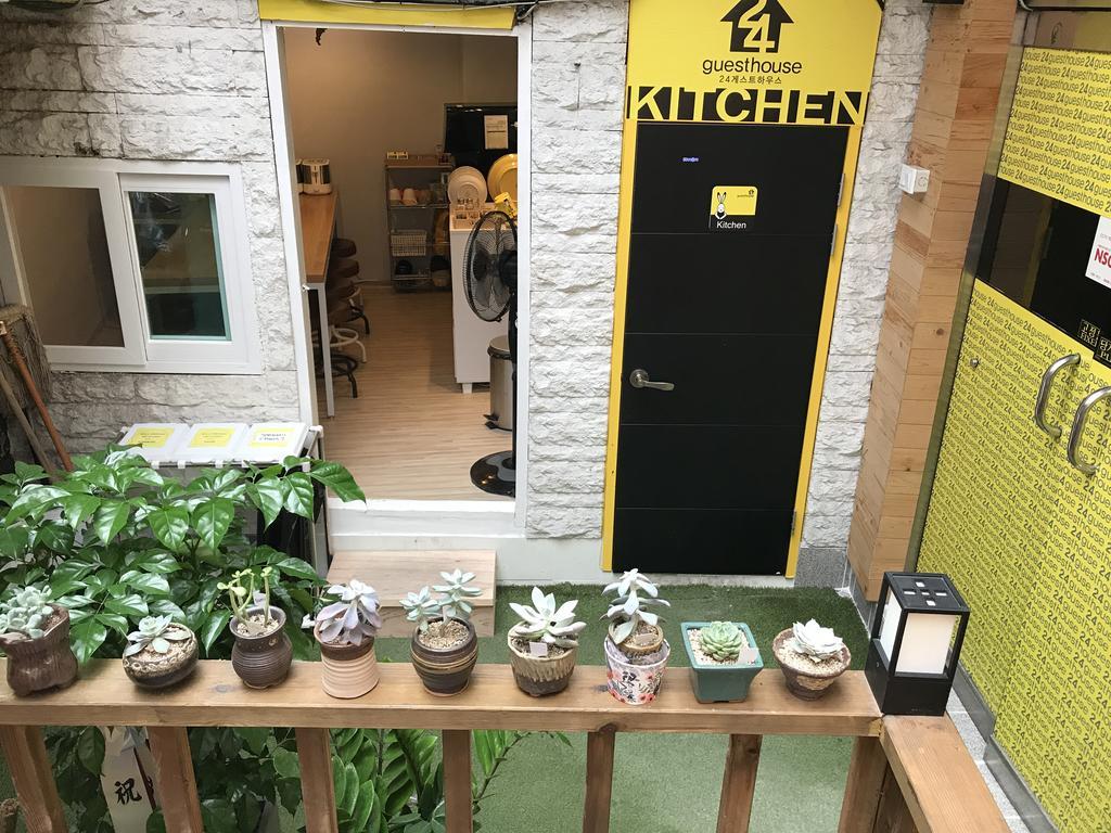 24 Guesthouse Jongno Tower Seoul Exterior foto